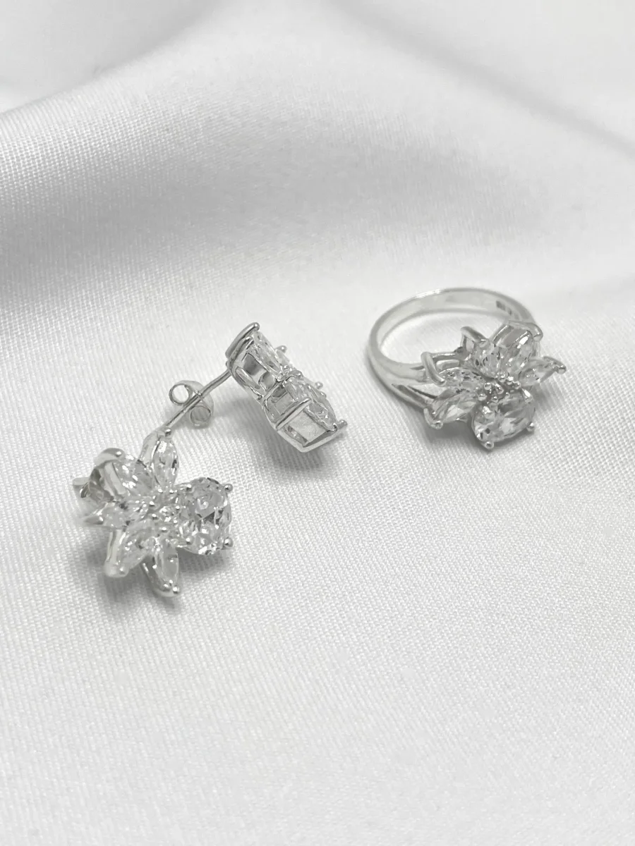 CONJUNTO WHITE FLOWER
