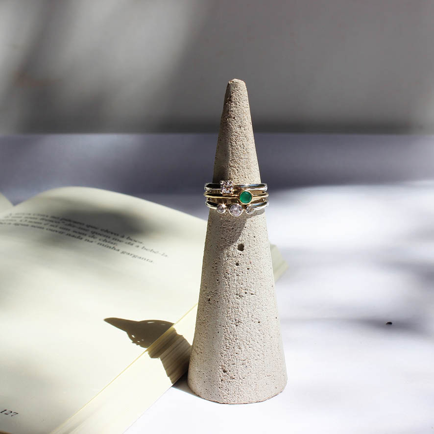 Anel “Lisse” em ouro 18k, com crisoprásio - Image 6