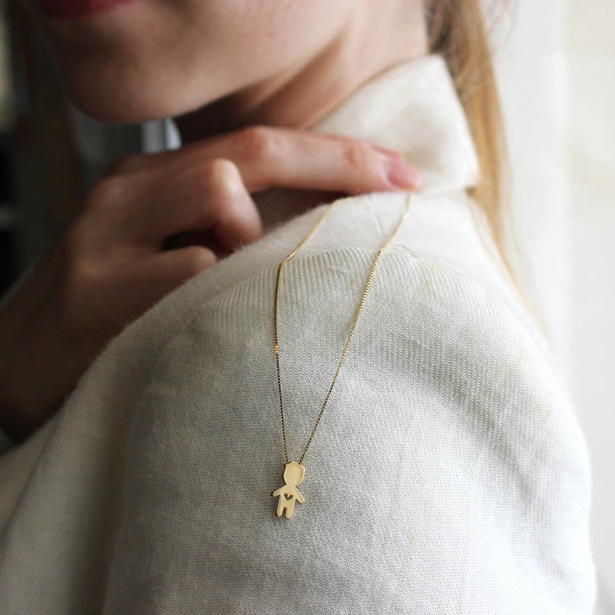 Colar OU pingente filho(a) com coração vazado – ouro amarelo 18k - Image 9