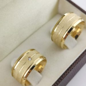 Par de Alianças Retas em Ouro 18k 10mm com Detalhe em Fosco e Brilhante