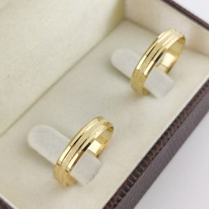 Par de Alianças Retas em Ouro 18k 4mm com Textura Diamantada