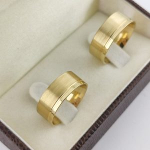 Par de Alianças Retas em Ouro 18k 7mm com Acabamento Lixado