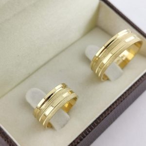 Par de Alianças Retas em Ouro 18k 7mm com Contrastes Modernos