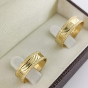 Par de Alianças Retas em Ouro 18k 6mm com Textura Moderna