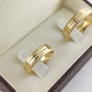 Par de Alianças Tradicionais em Ouro 18k 5mm com Acabamento Acetinado