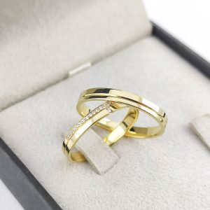 Par de Alianças Retas em Ouro 18k 3mm com Brilhantes e Pedra Flutuante