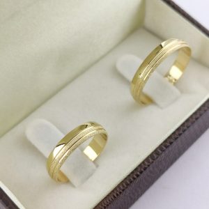 Par de Alianças Tradicionais em Ouro 18k 4mm com Textura Moderna