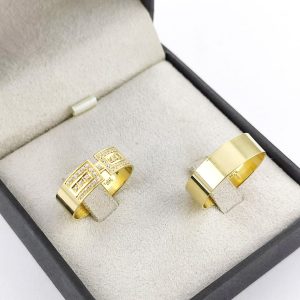 Par de Alianças Retas em Ouro 18k 6mm com Brilhantes