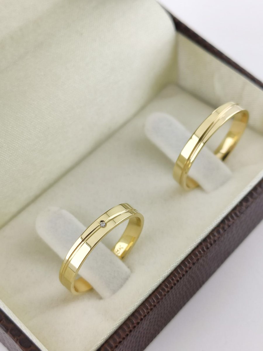Par de Alianças Retas em Ouro 18k 3mm com Toque de Brilho