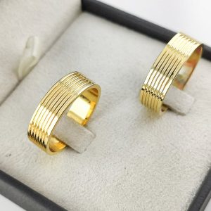 Par de Alianças Retas em Ouro 18k 7mm com Presença Marcante