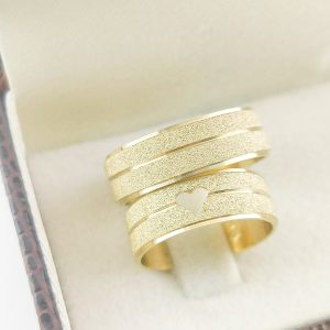Par de Alianças Retas em Ouro 18k 6mm com Brilho Moderno