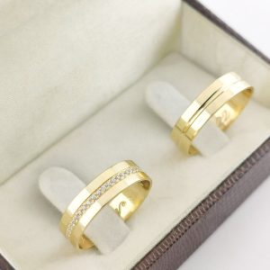 Par de Alianças Retas em Ouro 18k 5mm com Brilhantes