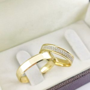 Par de Alianças Retas em Ouro 18k 4mm com Brilhantes