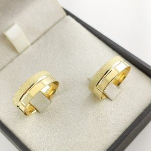 Par de Alianças Retas em Ouro 18k 6.5mm com Design Contemporâneo