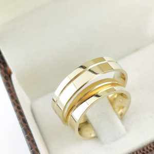 Par de Alianças Retas em Ouro 18k 5mm com Conforto Clássico