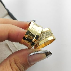 Par de Alianças Retas em Ouro 18k 10mm com Pavê Exclusivo