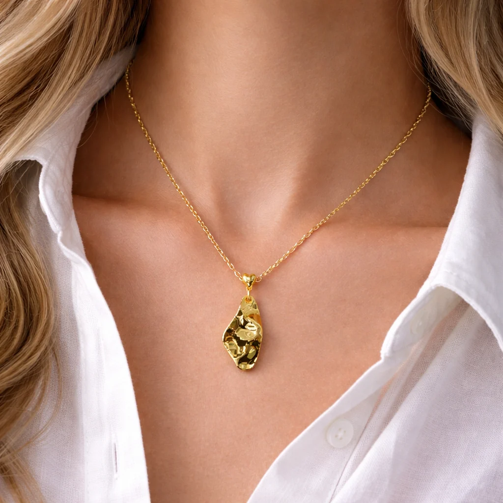 Colar Pingente Folha Dourado semijoia