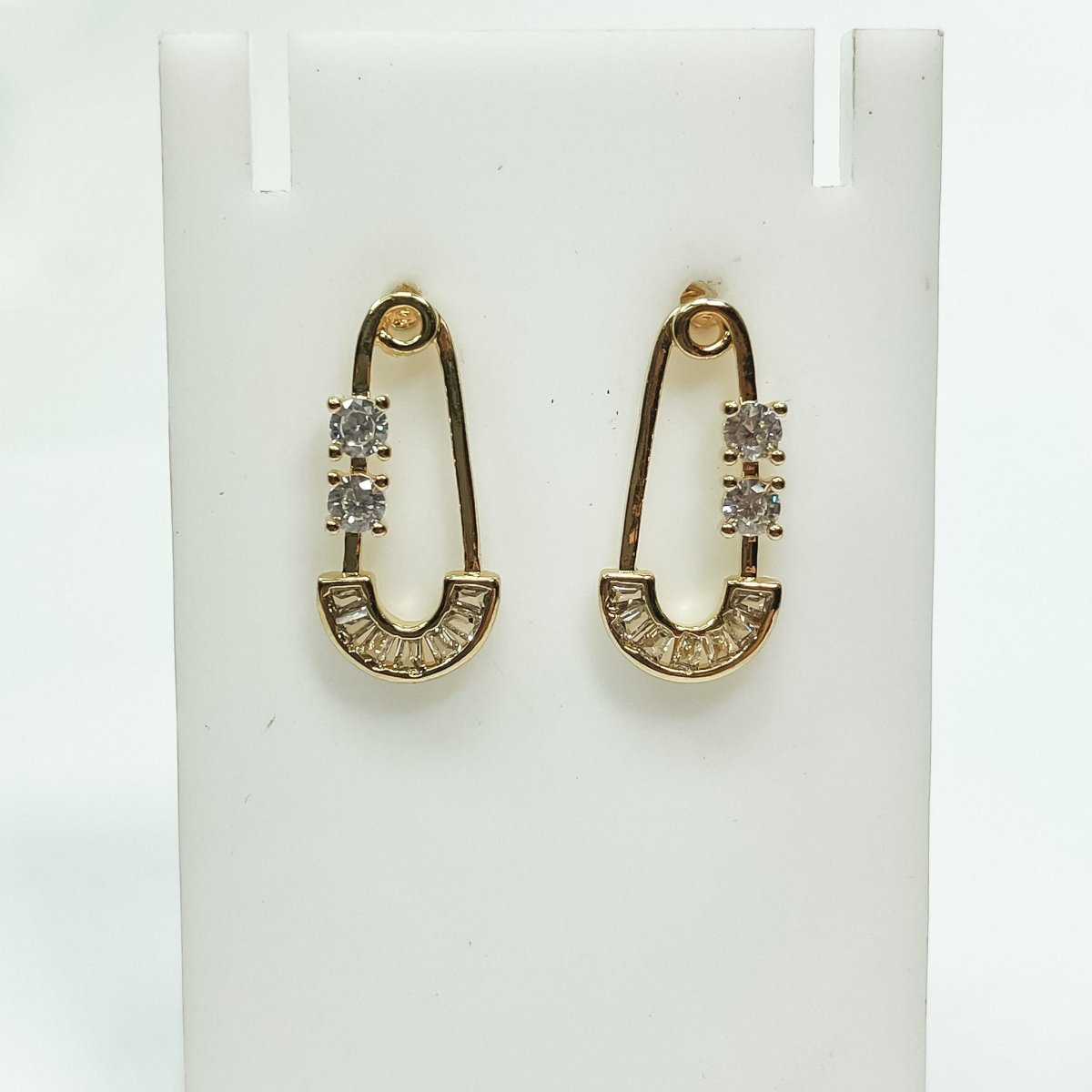 Brinco Alfinete Zirconias Semijoia Dourada