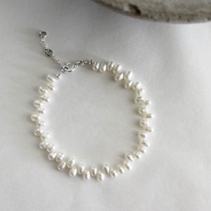 Pulseira pérolas com furo lateral – pérola de água doce – prata 960