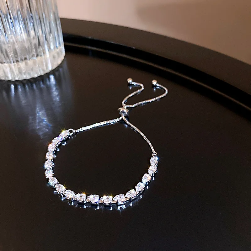 Pulseira Feminina Brilliance Frame Geométrica com Strass Ajustável - Image 5