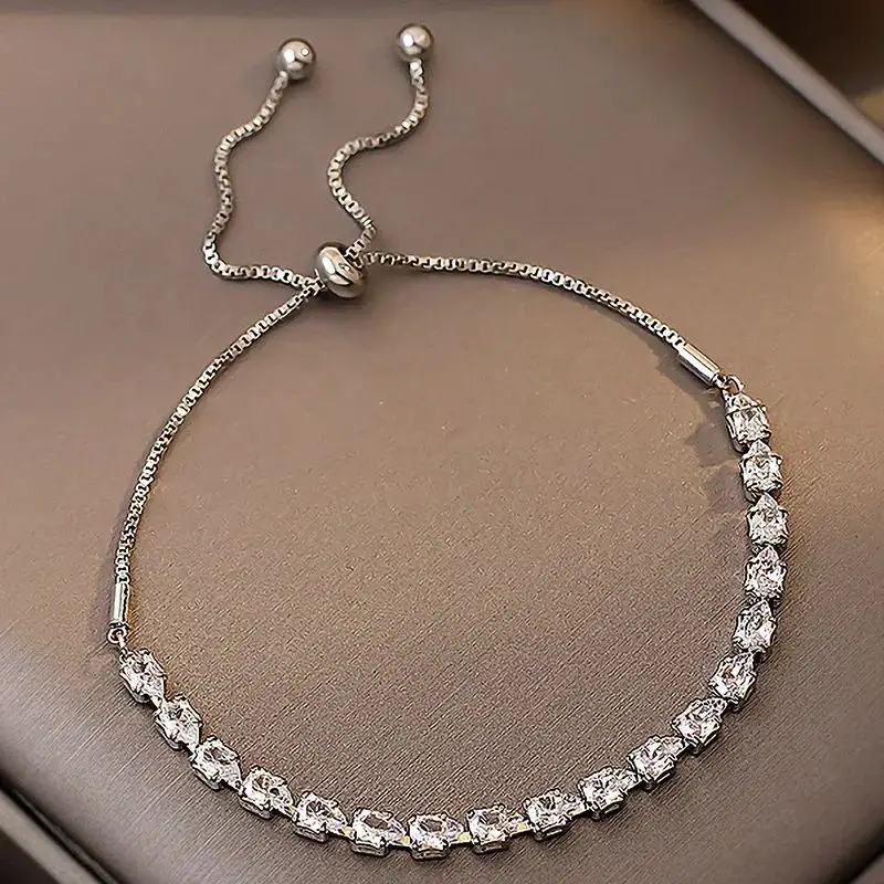 Pulseira Feminina Brilliance Frame Geométrica com Strass Ajustável - Image 7