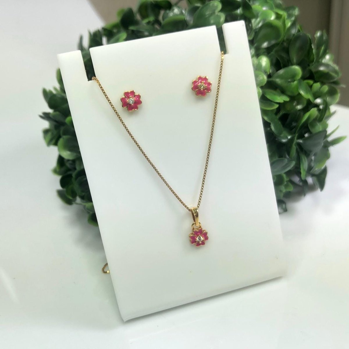 Conjunto Infantil Flor Rosa e Zirconias Semijoia Dourada - Image 3