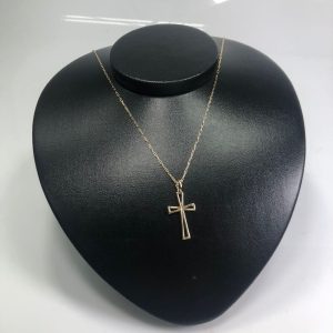 Gargantilha Cruz Vazada Semijoia Dourada