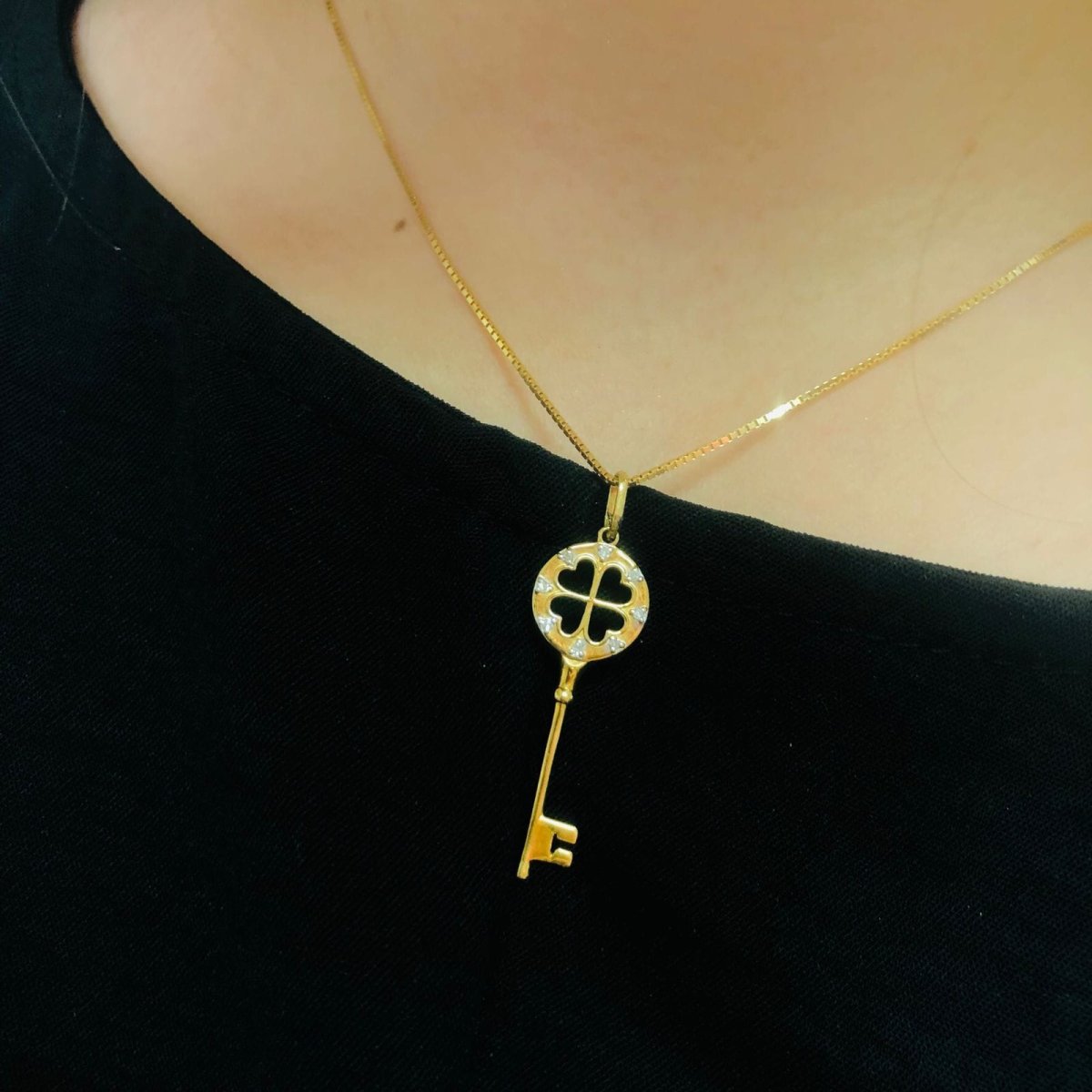 Pingente Chave Zirconias Ouro 18K - Image 2