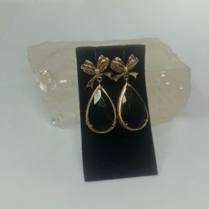 Brinco Onix Laço Ouro 18K