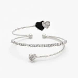 Bracelete com coração preto e cristal cravejado folheado a prata