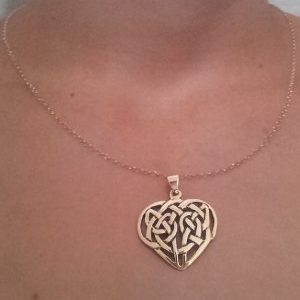 Pingente Coração Em Prata Com Nós Celtas